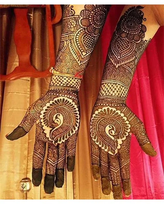 Spiral Droplet Trail On Front Full Hand Mehndi Design